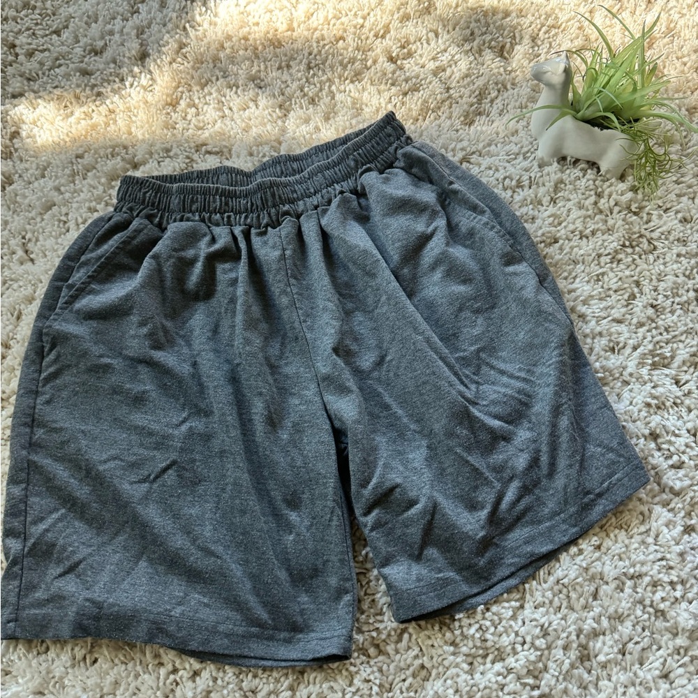 Men’s dark gray casual athletic sporty thick shorts.
